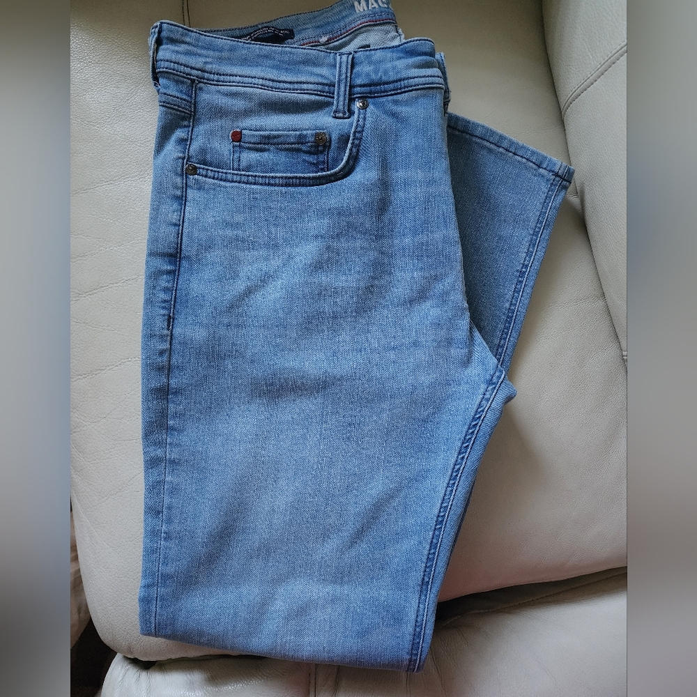 MAC JEANS. SIZE 36L30. USED
